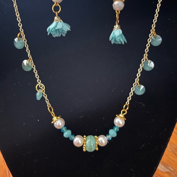 Very pretty earring and necklace - Picture 3 of 4